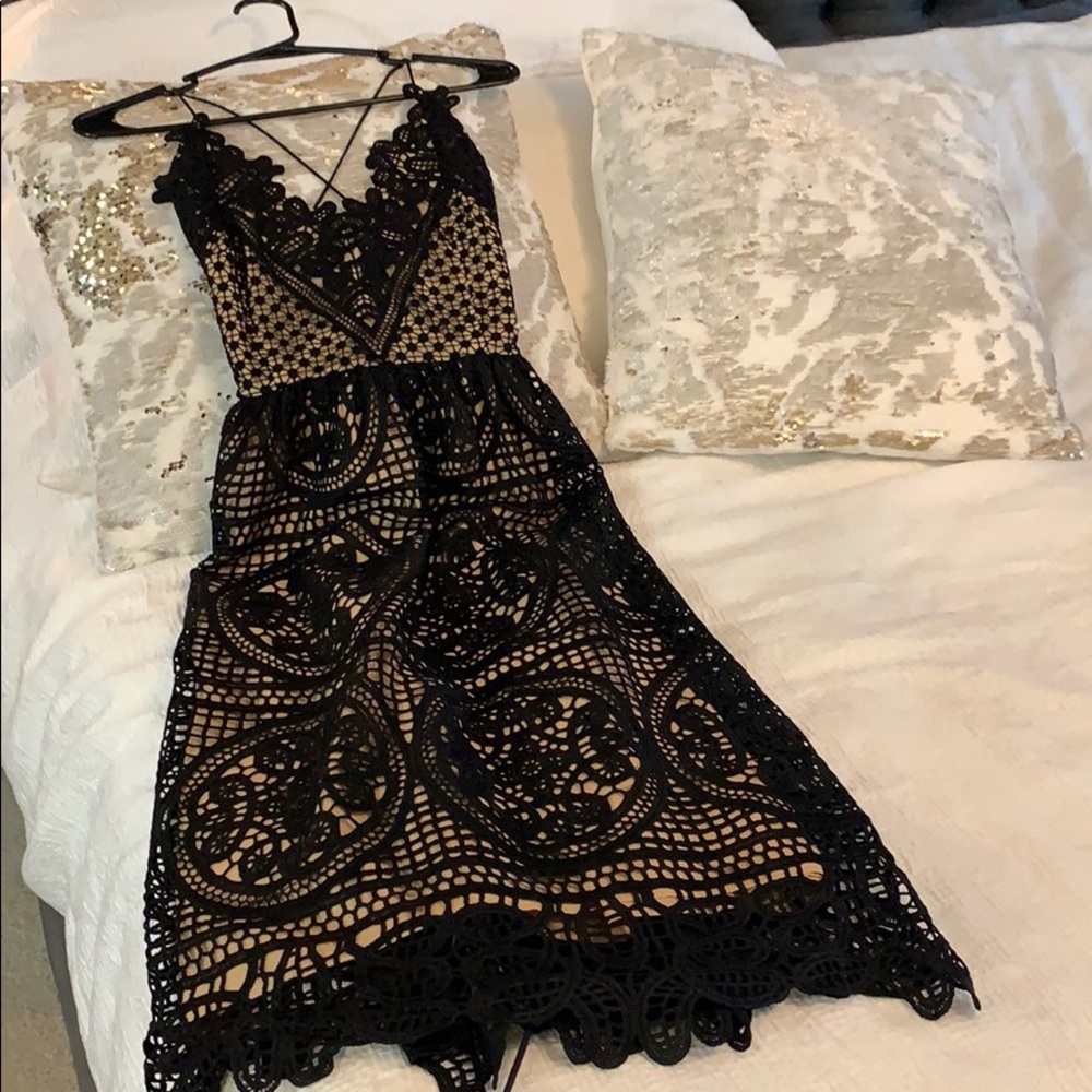 Lace midi dress